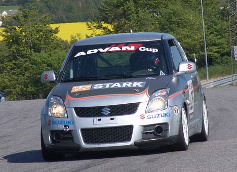 HP Racing's Suzuki Swift på vej rundt på Ring Djursland.